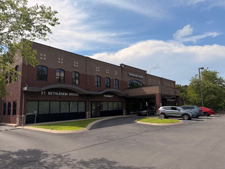 More Photos Of 800 Weatherly Dr, Clarksville Medical For Lease