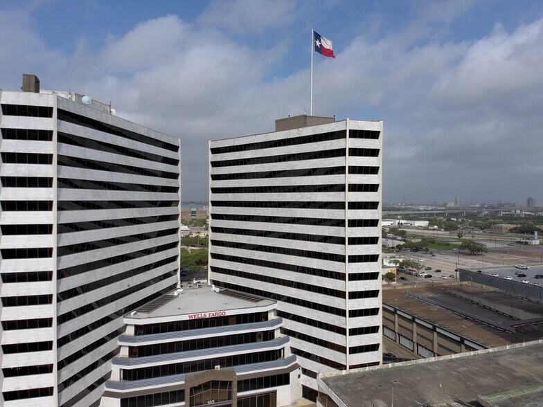 More Photos Of 555 N Carancahua St, Corpus Christi Office For Lease