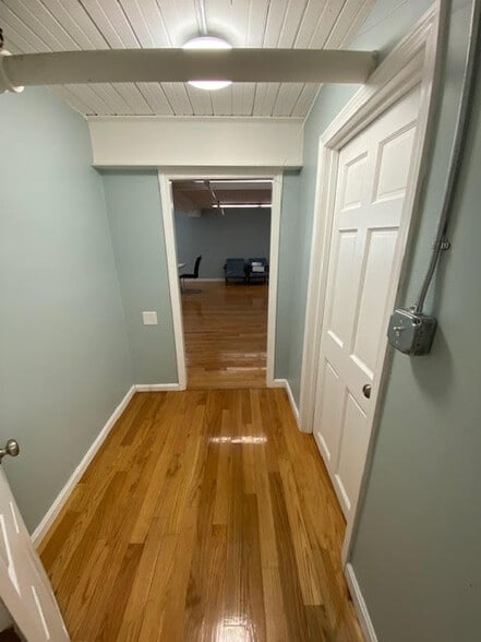 More Photos Of 100 Felton St, Waltham Light Distribution For Sale