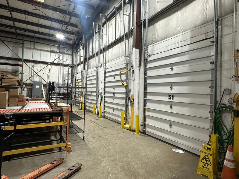 More Photos Of 2335 Union Rd, Cheektowaga Distribution For Lease