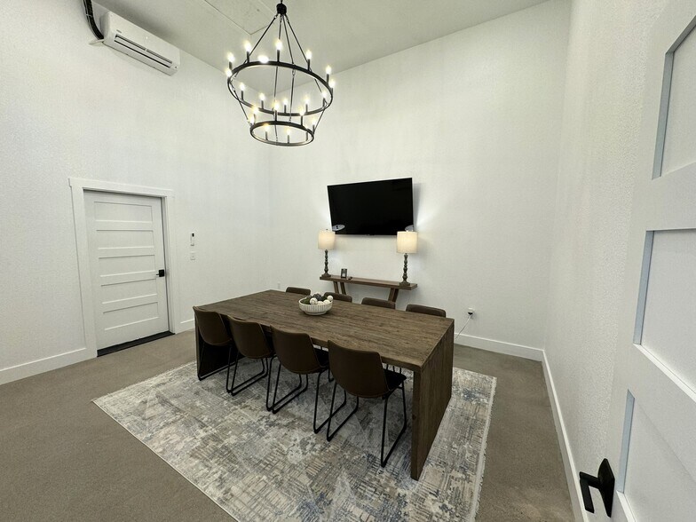 More Photos Of 21118 Wade Rd, Springdale Flex For Lease