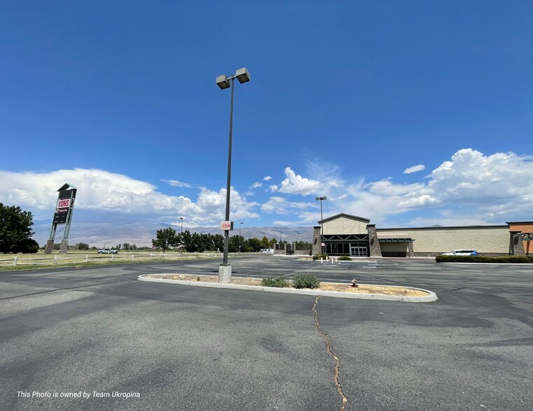 More Photos Of 1200 Main St, Bishop Freestanding For Lease