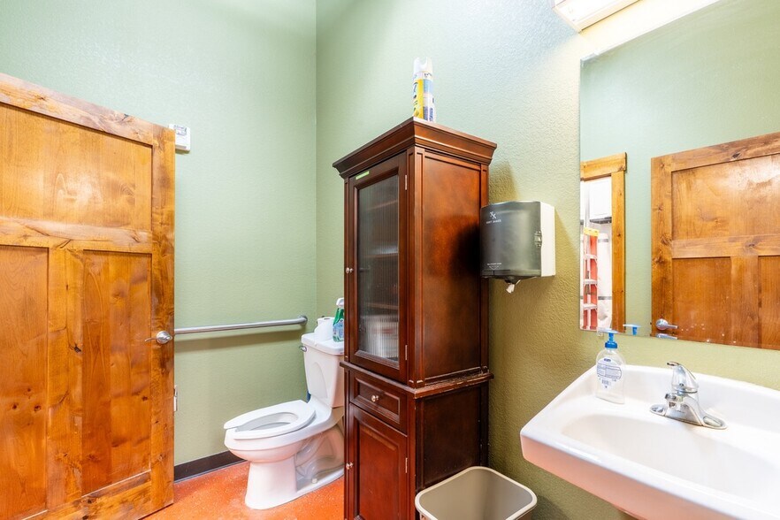 More Photos Of 528 Mount Rushmore Rd, Custer Restaurant For Sale