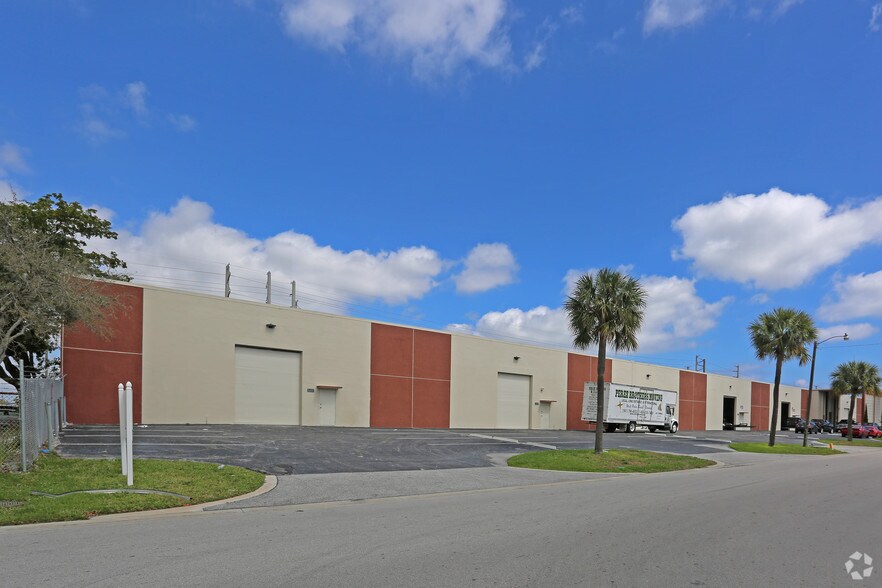 More Photos Of 1307 Hill Ave, Mangonia Park Warehouse For Sale