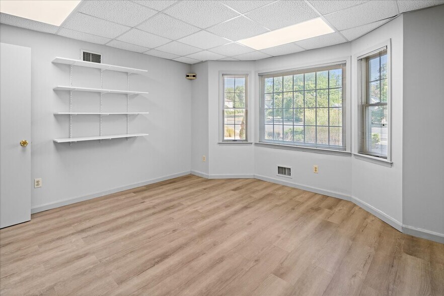 More Photos Of 5 Mountain Blvd, Warren Office For Lease