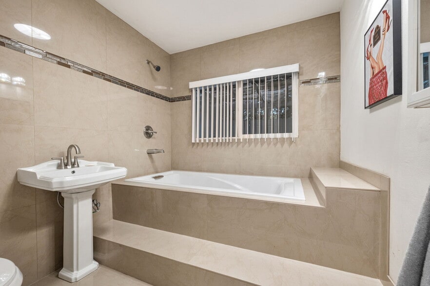 More Photos Of 1425 S Via Soledad, Palm Springs Apartments For Sale