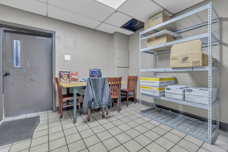 More Photos Of 1474 Peters Creek Rd NW, Roanoke Auto Repair For Sale