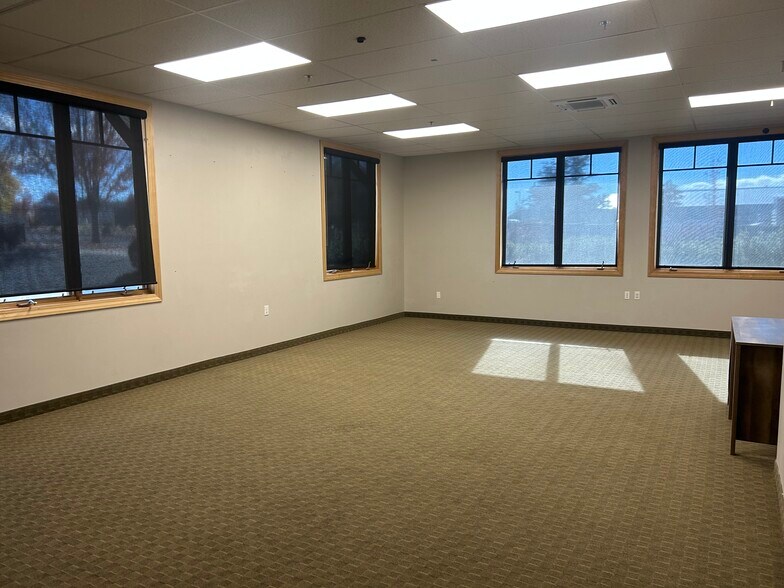 More Photos Of 525 SW Umatilla St, Redmond Office For Sale