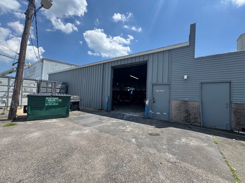 More Photos Of 41 Degnon Blvd, Bay Shore Manufacturing For Lease