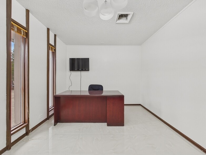 More Photos Of 4219 S Broadway, Englewood Medical For Sale