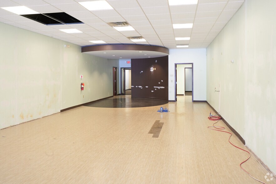 More Photos Of 1900 S Clinton Ave, Rochester Storefront For Lease