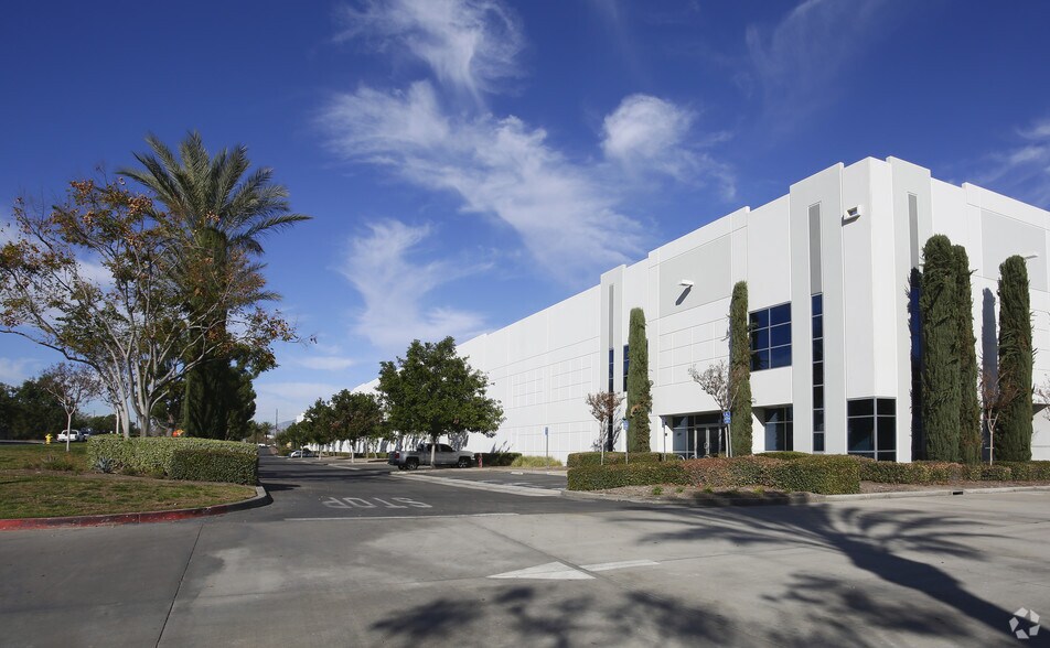 More Photos Of 12215 Holly St, Riverside Distribution For Lease