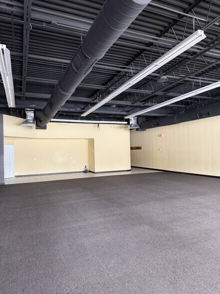More Photos Of 945 Cromwell Ave, Rocky Hill Storefront For Lease