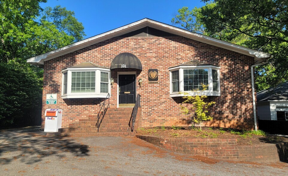 More Photos Of 101 Chapman St, Greenville Office For Sale