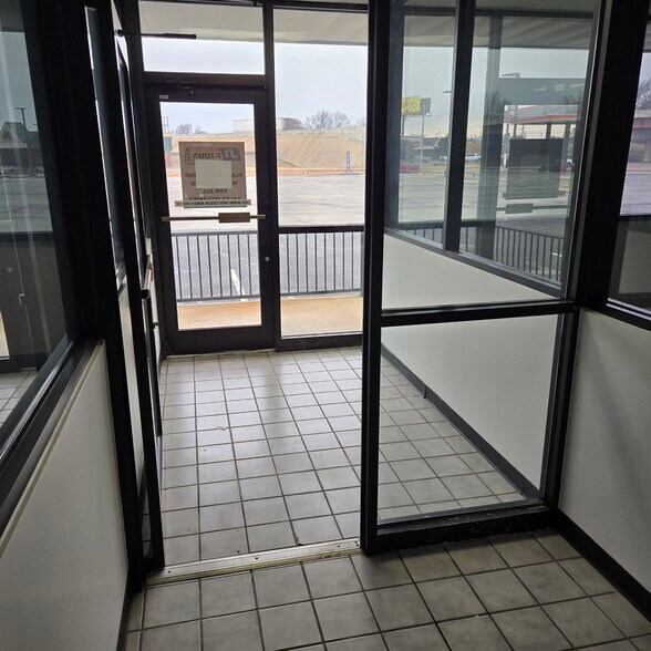 More Photos Of 3003 S Memorial Dr, Tulsa Auto Dealership For Sale