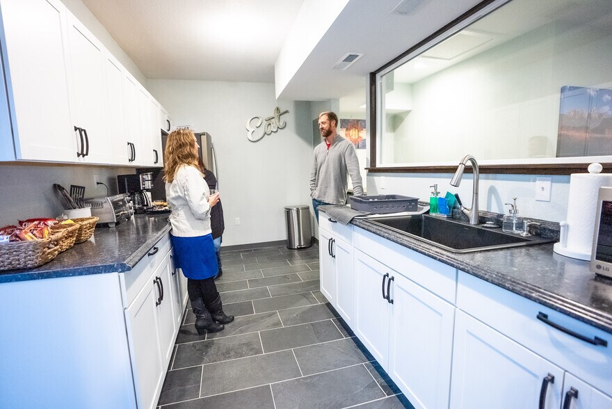 More Photos Of 2708 E Fountain Blvd, Colorado Springs Freestanding For Sale