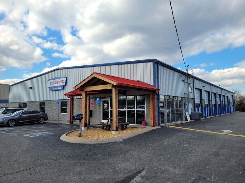 Primary Photo Of 154 Mingo Trl, Longwood Auto Repair For Sale
