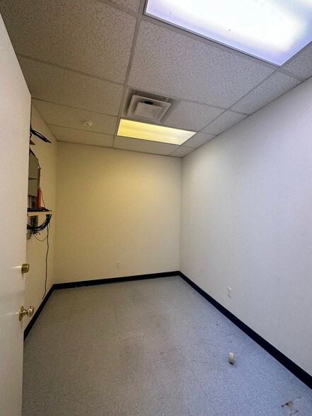 More Photos Of 4601 Hollow Tree Dr, Arlington Office For Lease