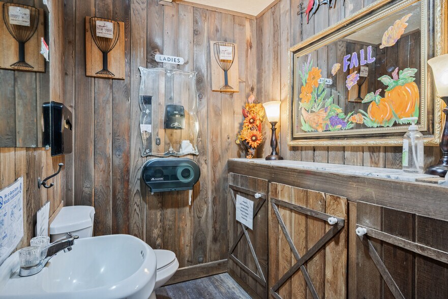 More Photos Of 1107 Pacific Ave N, Kelso Restaurant For Sale