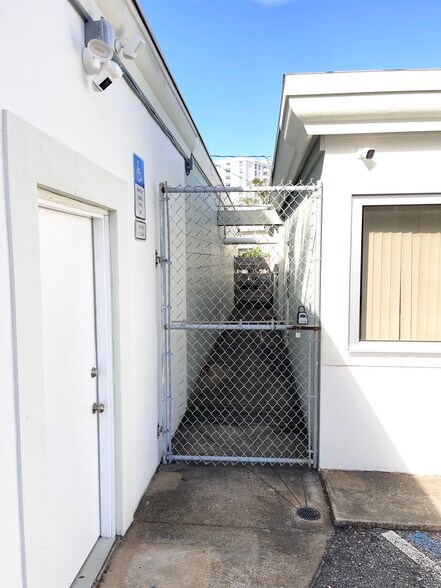 More Photos Of 1155 NE Cleveland St, Clearwater Office Residential For Lease