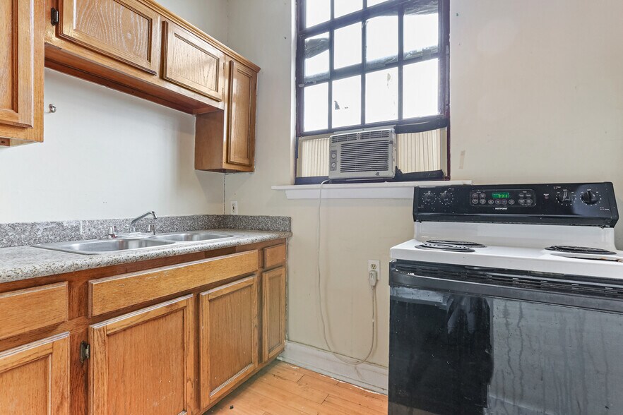 More Photos Of 1468 N Claiborne Ave, New Orleans Office Residential For Sale