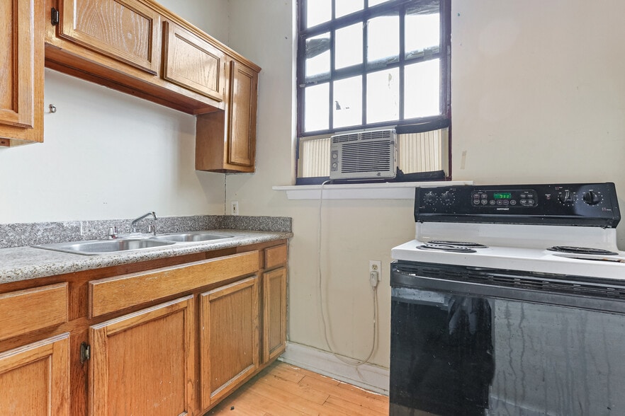 More Photos Of 1468 N Claiborne Ave, New Orleans Office Residential For Sale