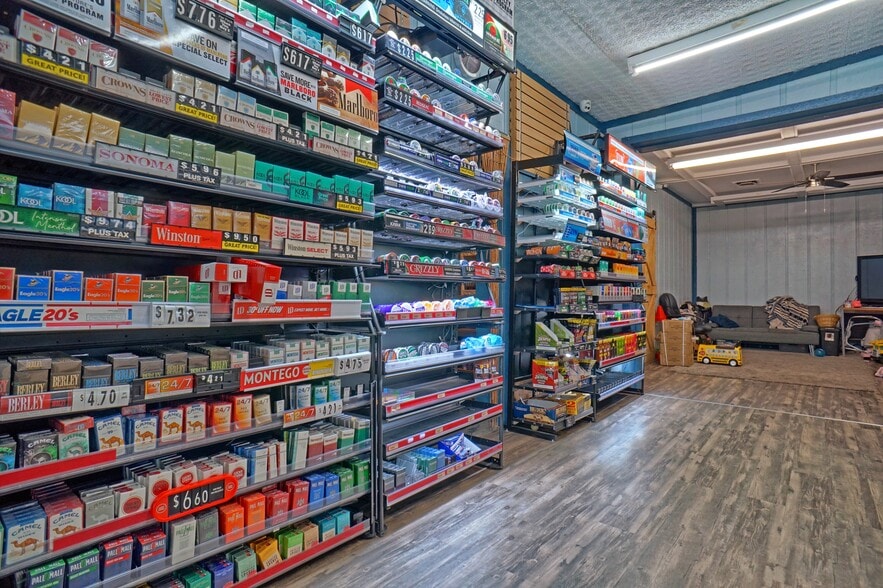 More Photos Of 10 Camp St, Dover Storefront For Sale