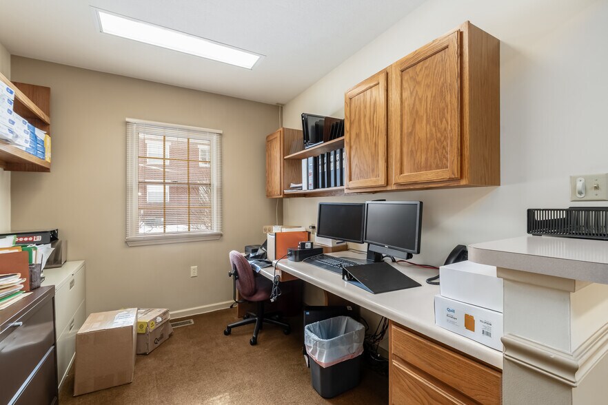 More Photos Of 240 S 4th St, Coshocton Office For Lease