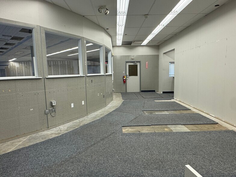 More Photos Of 1313 N Wood Ave, Florence Freestanding For Sale