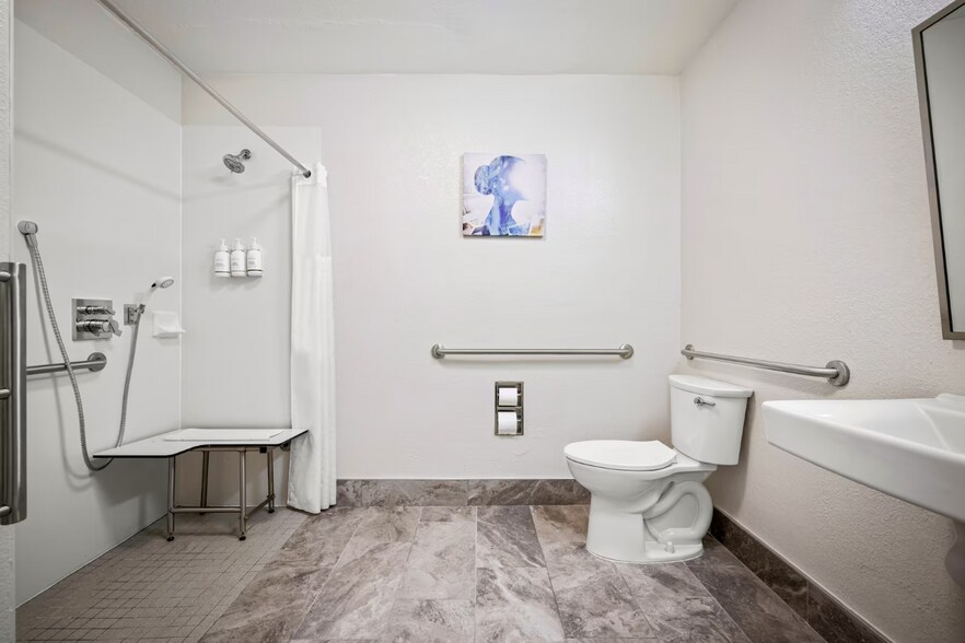 More Photos Of 8730 NW 27th St, Miami Hotel For Sale
