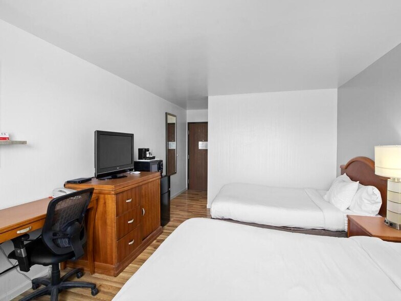 More Photos Of 1419 W 3rd St, Alliance Hotel For Sale