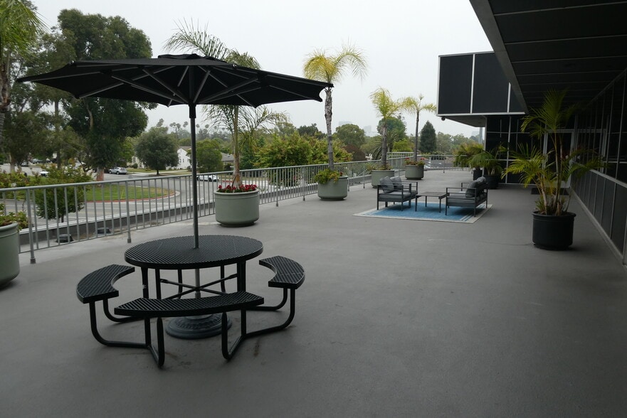 More Photos Of 6100-6120 San Fernando Rd, Glendale Office For Sale