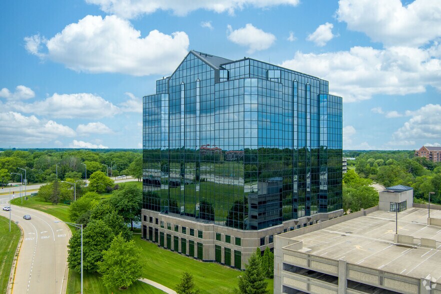 More Photos Of 2150 E Lake Cook Rd, Buffalo Grove Office For Lease