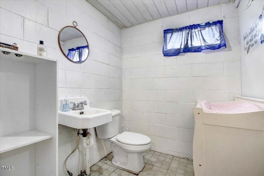 More Photos Of 103 Main St, Micro Specialty For Sale