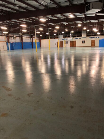 More Photos Of 3200 N Main St, Oshkosh Warehouse For Lease