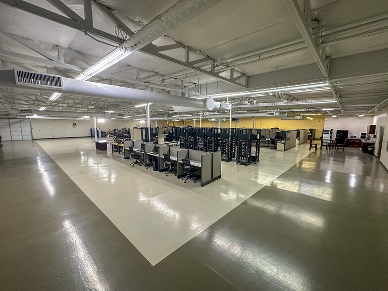 More Photos Of 701 N Golden Key St, Gilbert Manufacturing For Sale