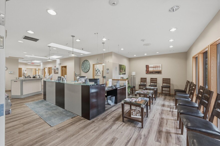 More Photos Of 3010 Squalicum Pky, Bellingham Office For Sale