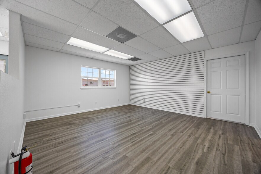 More Photos Of 128 Tomahawk Dr, Indian Harbour Beach Warehouse For Sale