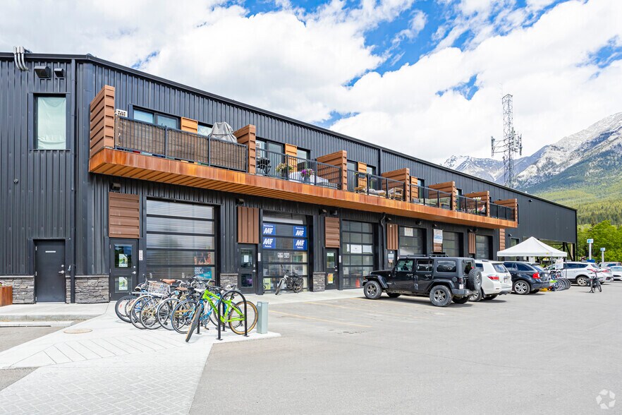 More Photos Of 1 Industrial Pl, Canmore Flex For Lease