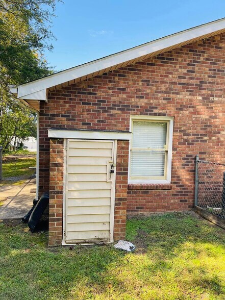 More Photos Of 301 W Main St, Stoneville Office For Sale