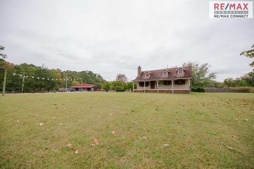 More Photos Of 17466 Benns Church Blvd, Smithfield Freestanding For Lease