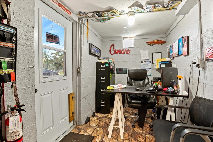 More Photos Of 15182 Dahlgren Ave, Port Charlotte Carwash For Sale