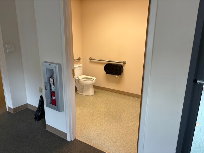 More Photos Of 11-17 Fallon Ave, Seaford Medical For Lease
