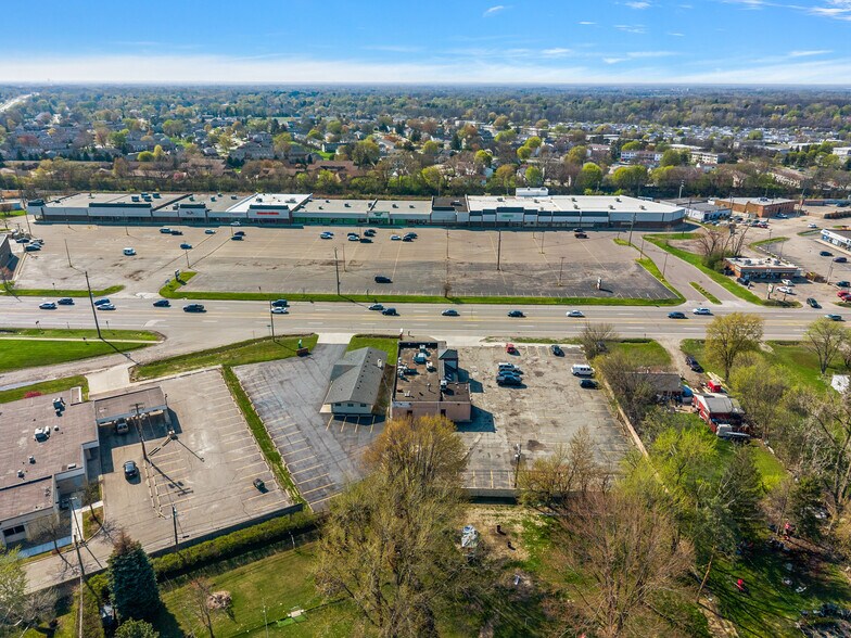 More Photos Of 37116 S Groesbeck Hwy, Clinton Township Restaurant For Sale