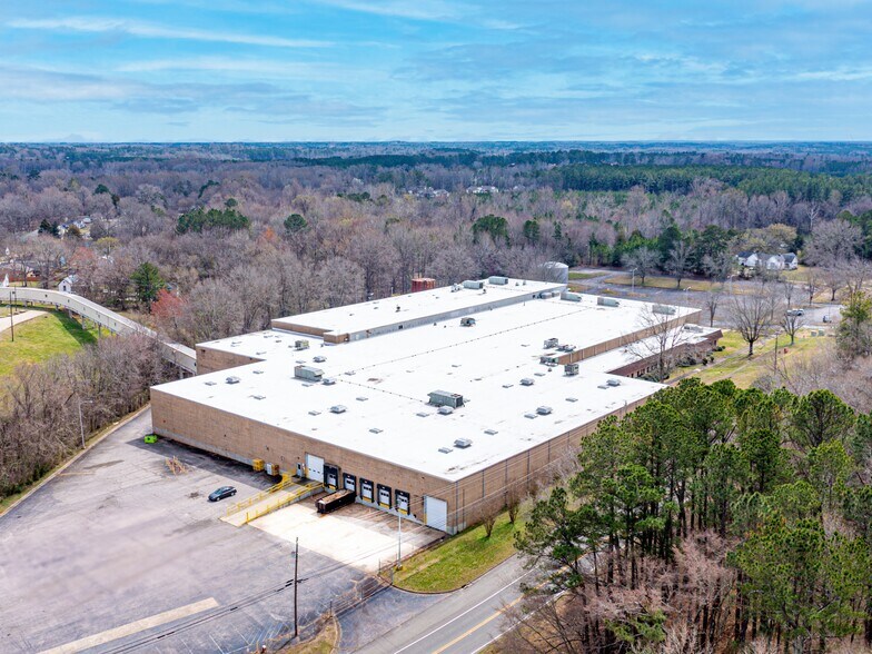 More Photos Of 327 Lewis St, Oxford Distribution For Lease