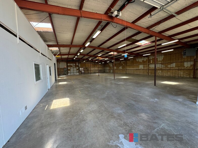 More Photos Of 830 Dalworth Dr, Mesquite Light Distribution For Lease