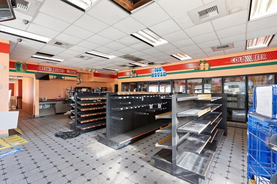 More Photos Of 1721 S Mechanic St, El Campo Fast Food For Sale