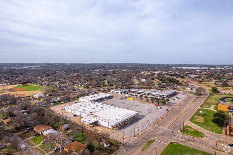 More Photos Of 402-544 E Wheatland Rd, Duncanville Unknown For Lease