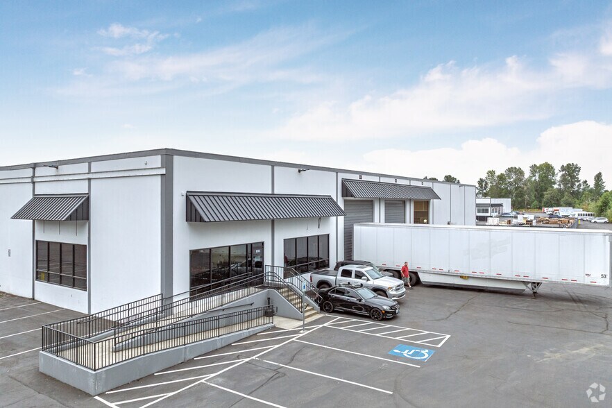 More Photos Of 7815 S 208th St, Kent Warehouse For Lease