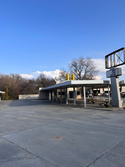 More Photos Of 1304 Chico Hwy, Bridgeport General Retail For Sale